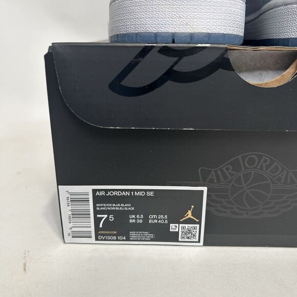 Nike Shoes Air Jordan 1 Mid SE “UNC/Ice Blue" 2024 - Picture 5 of 6